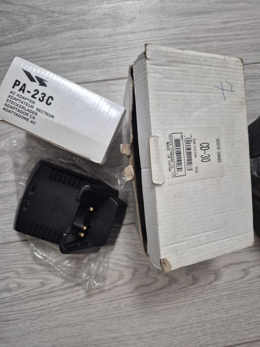 Настольное зарядное устройство Vertex Standard CD-30