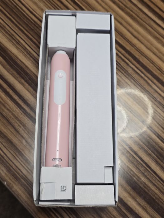 Periuta Oral B PRO 1 roză