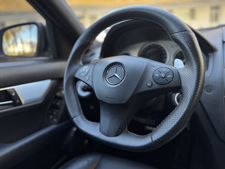 Mercedes c320 7G * AMG PACK* NAVI * HARMON * КОЖА* волан с пера