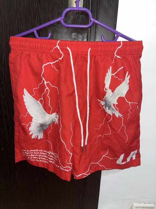 Vand pantaloni scurti de vara noi !