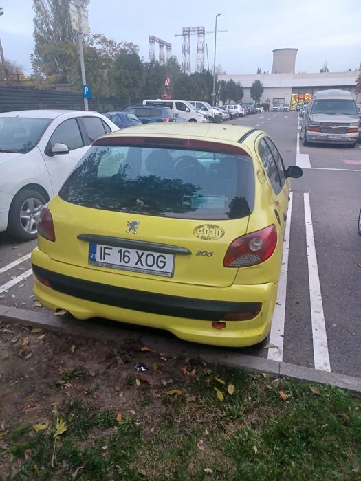 Peugeot 206+ a făcut 8 luni  taxi dar prețul e imbatabil