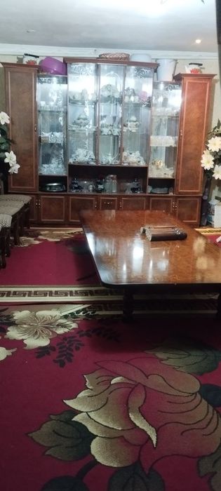 Стенка ва 12тали стол,стули билан сотилади