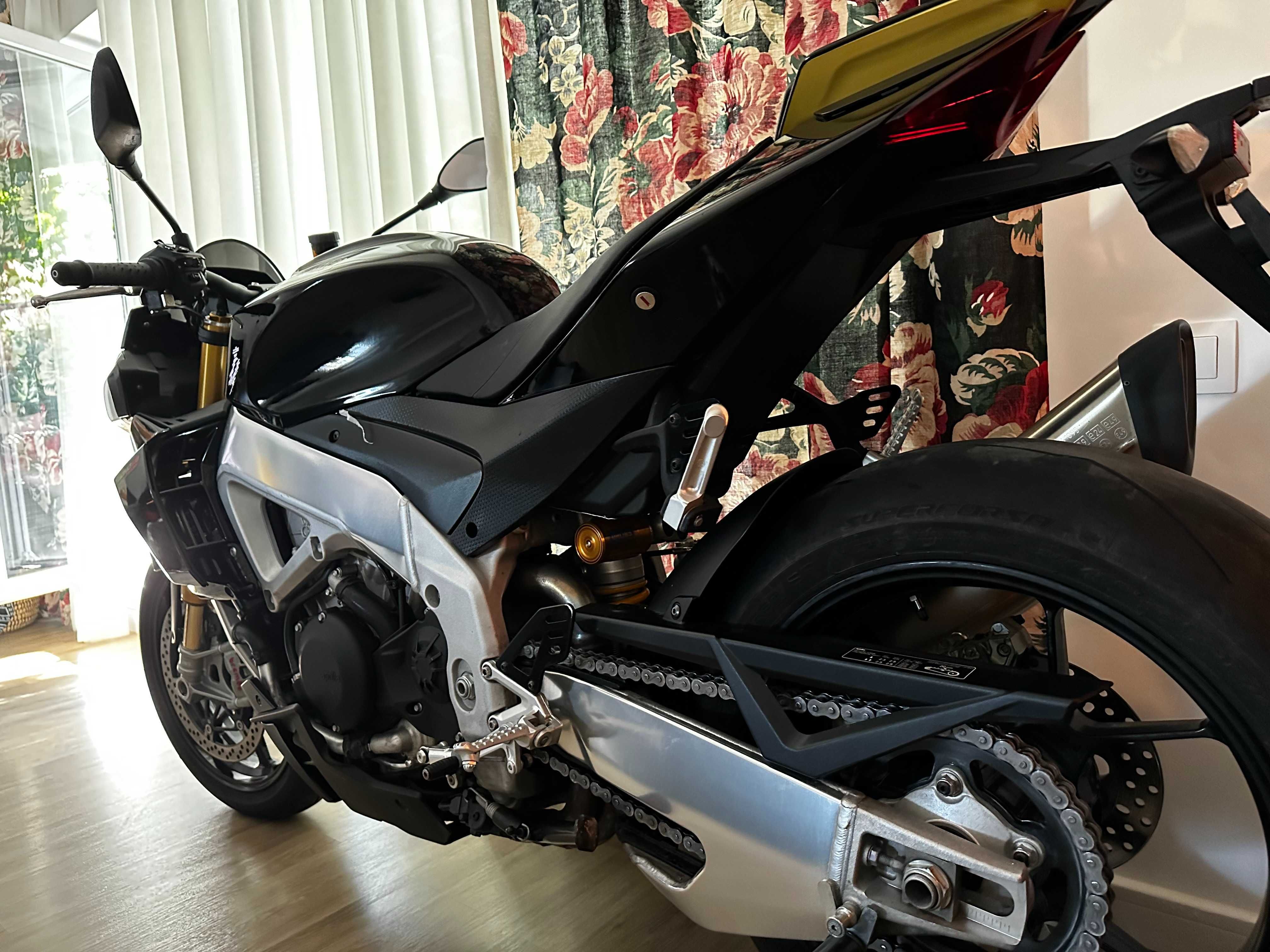 Aprilia Tuono V4 Factory UltraDark 2022