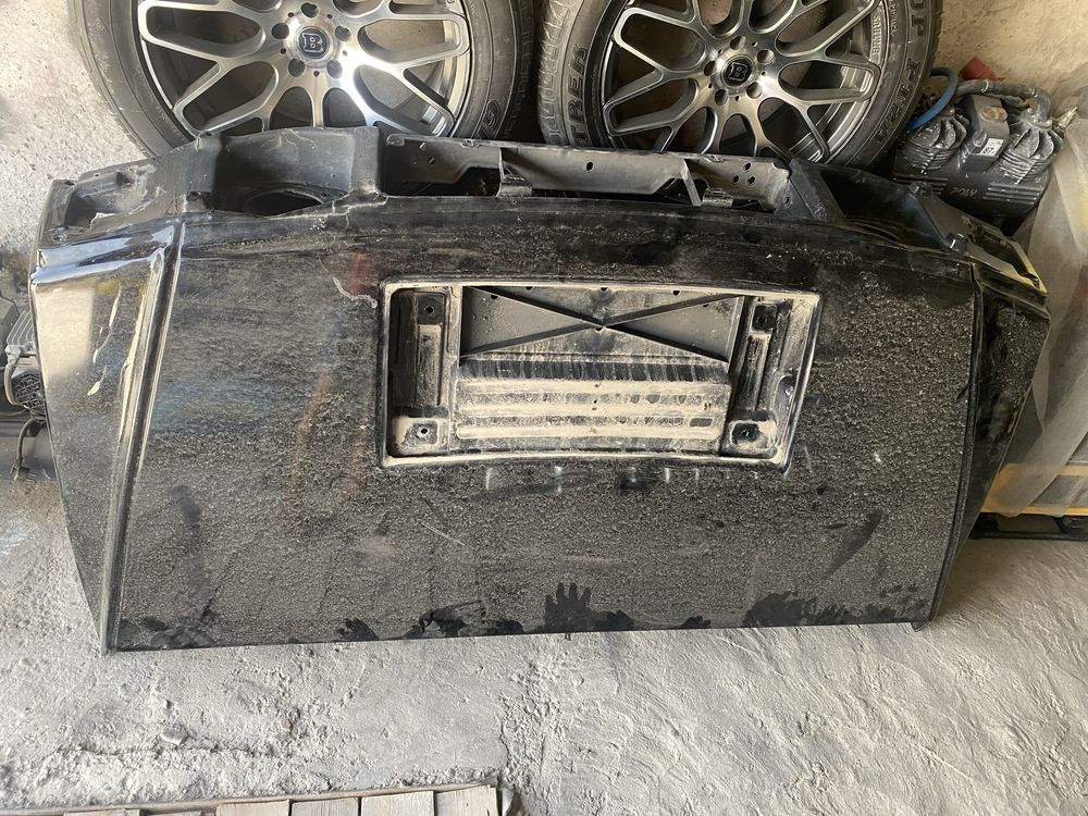 * продается передняя часть кузова HUMMER H2 капот решетка и т.д.
