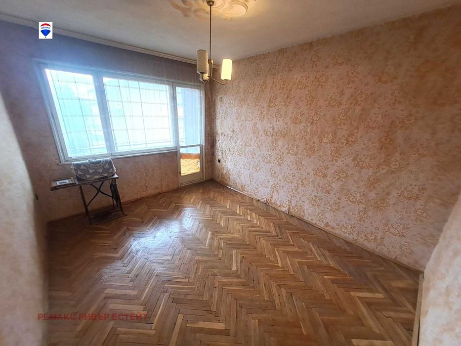 Тристаен апартамент е Центъра