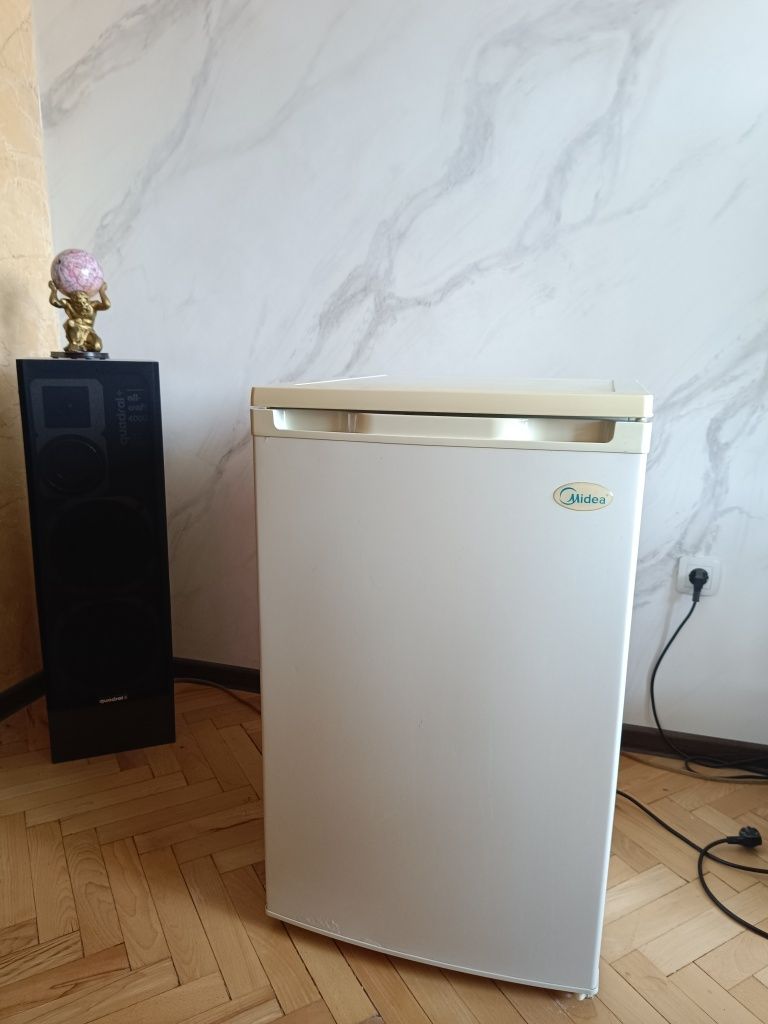 Фризер Midea 68 литра