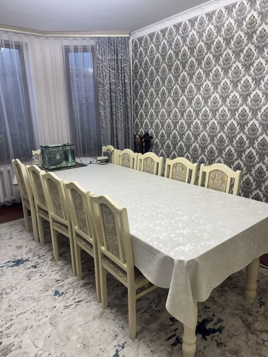 Продам стол со стульями и натурального дерева