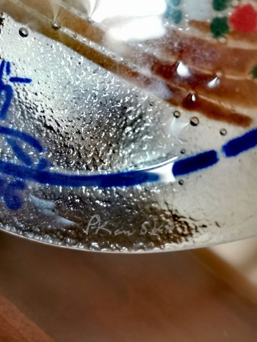 Антикварна чиния духано стъкло ръчно рисувано дизайнер Пеги Кар супер