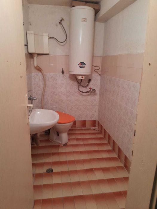 Отдава под наем сутеренен етаж от къща със собствен вход в Ст. Загора