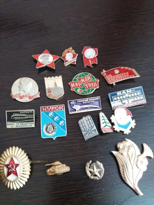 Продам советские значки