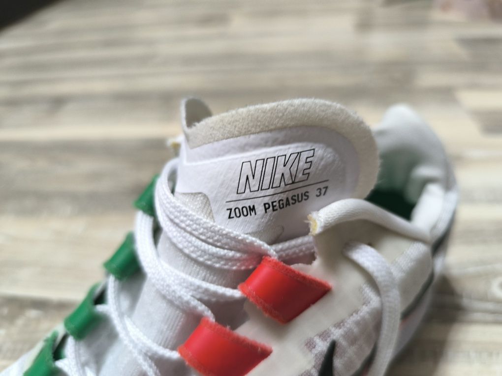 Nike ZOOM PEGASUS 37 номер 43