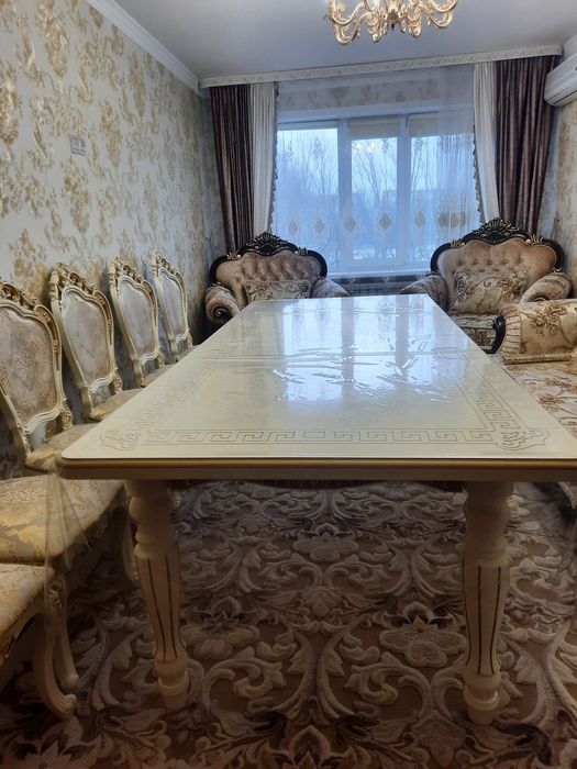 Стол в гостинную