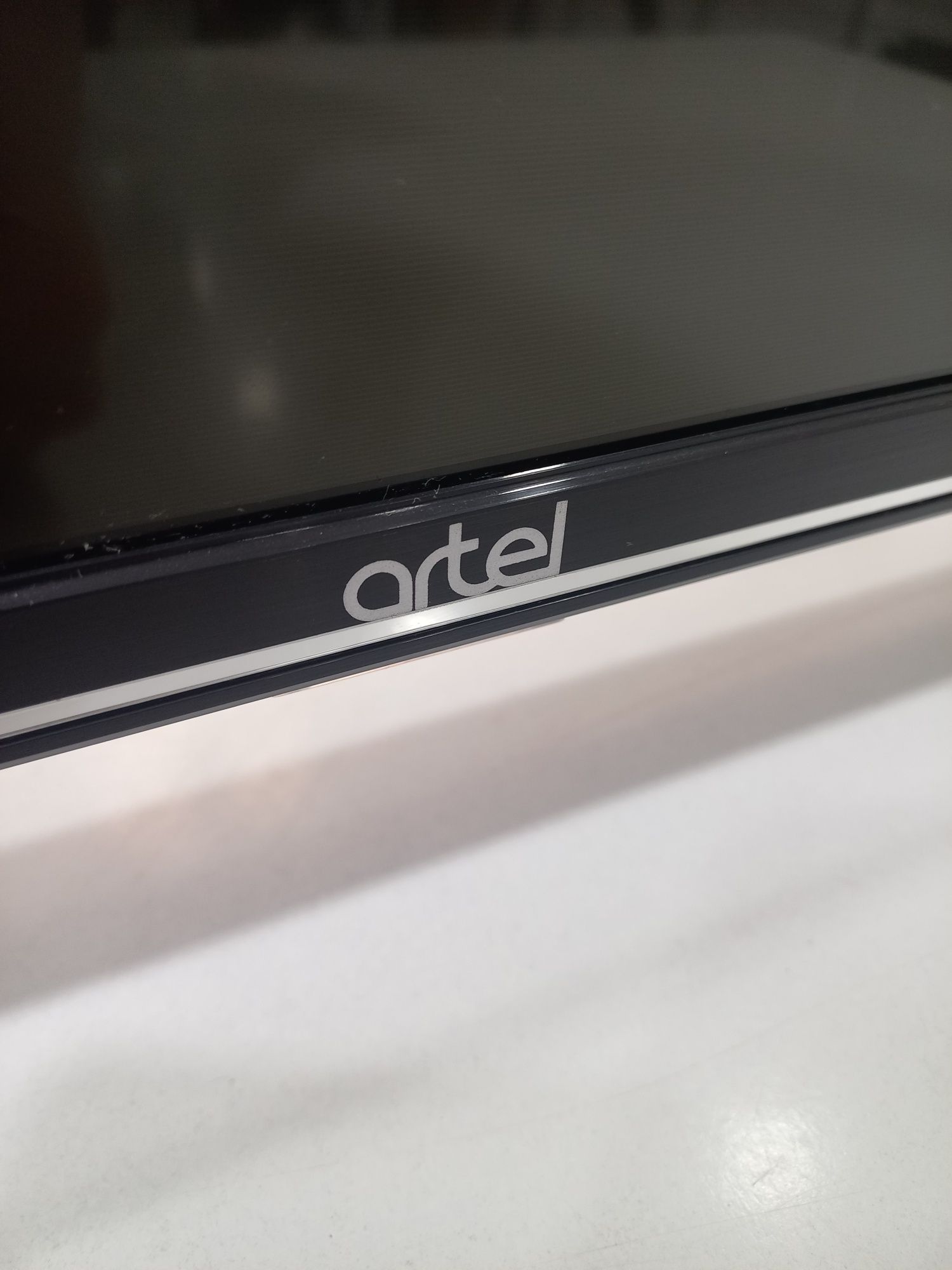 Продаётся телевизор artel 43 диагональ