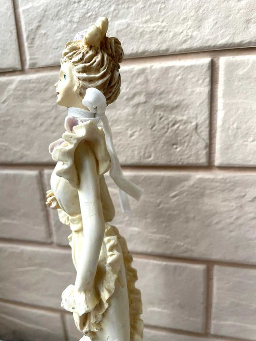 Красива порцеланова дама от Англия