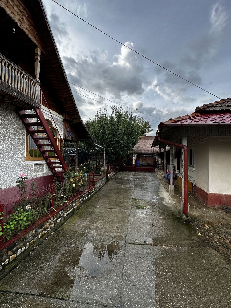 Vand 2 case si teren in com Orlesti jud VALCEA