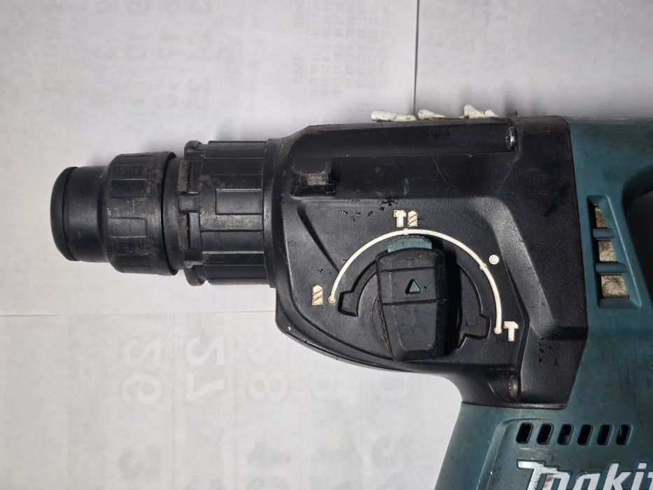 Безчетков перфоратор Makita DHR242