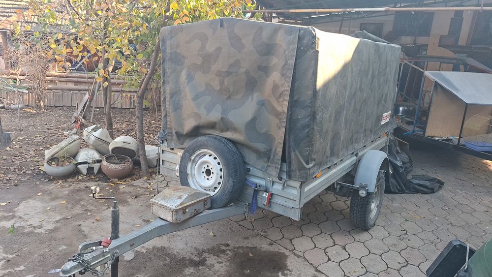 Прицеп легковой хорошего качества.
