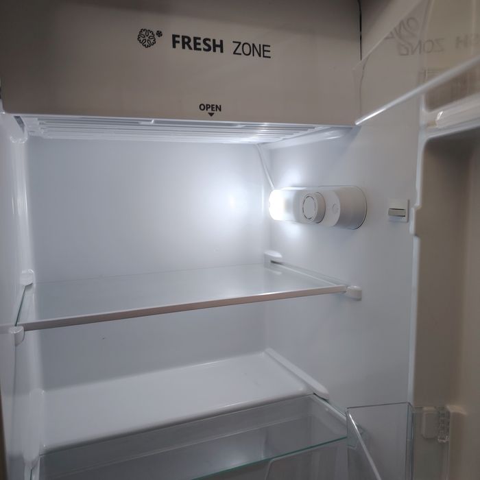 Vând frigider Heinner 94 l, ca nou, cu garanție.