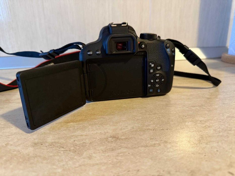 Canon EOS 800D geanta + baterie extra