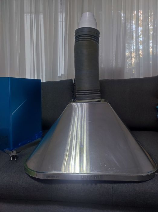 Кухненски аспиратор с комин – инокс дизайн!
Продавам стилен и мощен ас