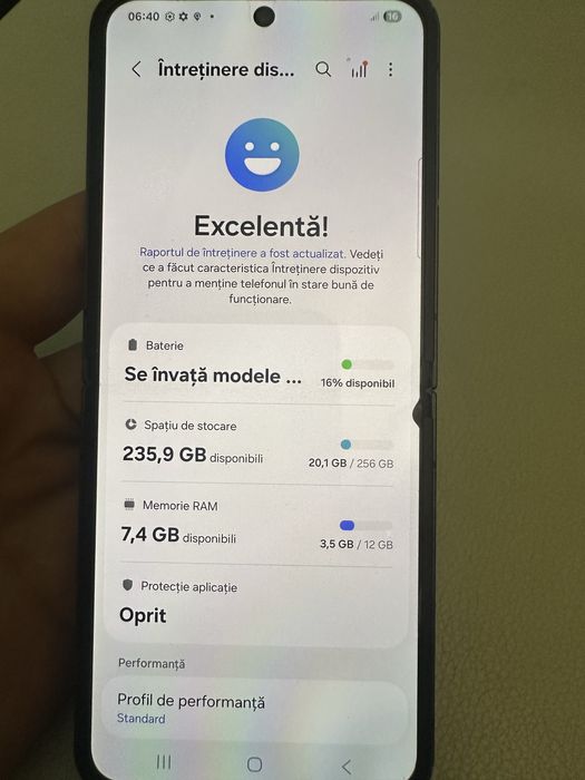 Samsung Galaxy Z Flip 6, 12GB RAM, 256GB, stare bună,