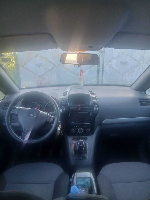 Vând Opel Zafira B