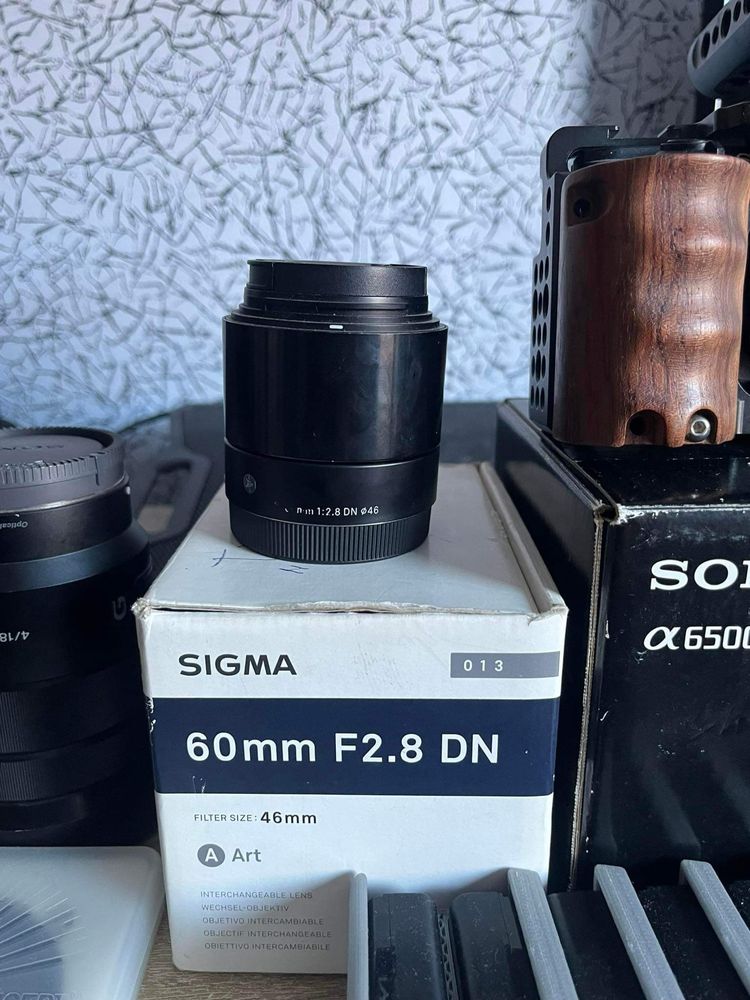 Sony A6500 + sony 18-105 f4 + sigma 60 mm f 2.8 + viltrox 23 mm f1.4