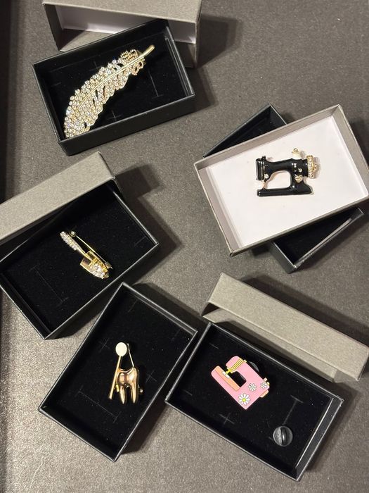 Продам брошки по 800 тн за штуку.