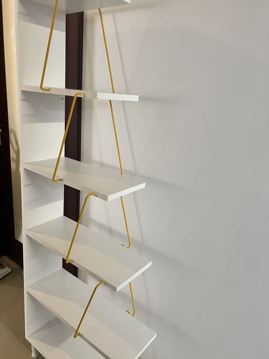 Etajera cu insertii metalice