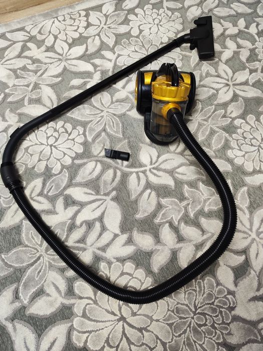 Aspirator fără sac Myria 700w