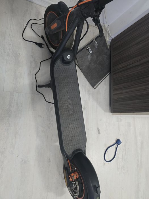 Vând trotinetă electrică Ninebot KickScooter F40E by Segway