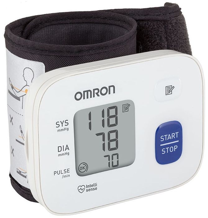 Электронный танометр Omron RS1 на запястье.