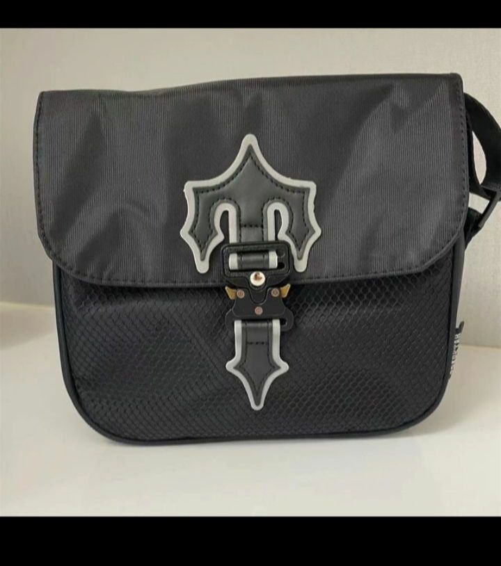 REFLECTIVE Trapstar Irongate Cross-1.0 body bag  чанта чисто нова