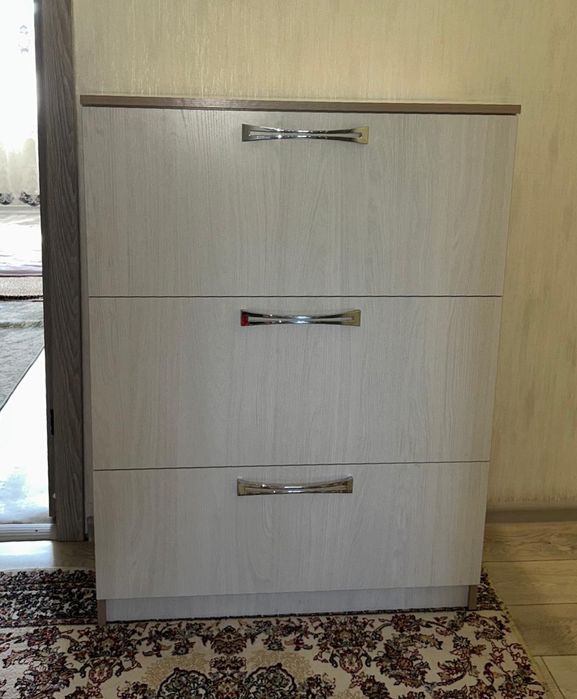 Обувница в отличном состояния