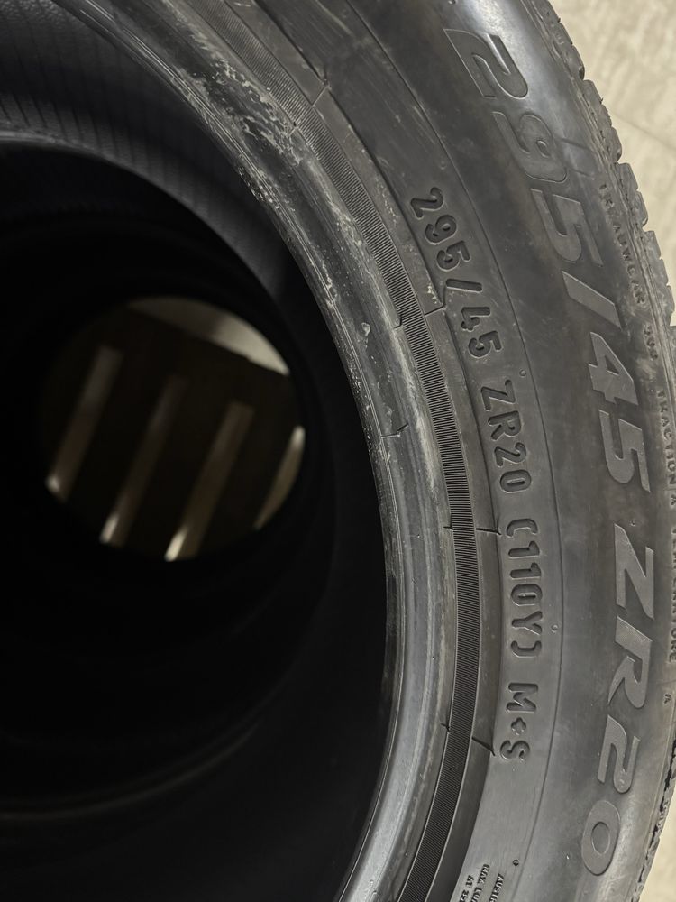 R20  Pirelli Scorpion Zero