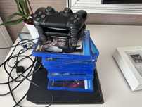 PlayStation 4 slim.