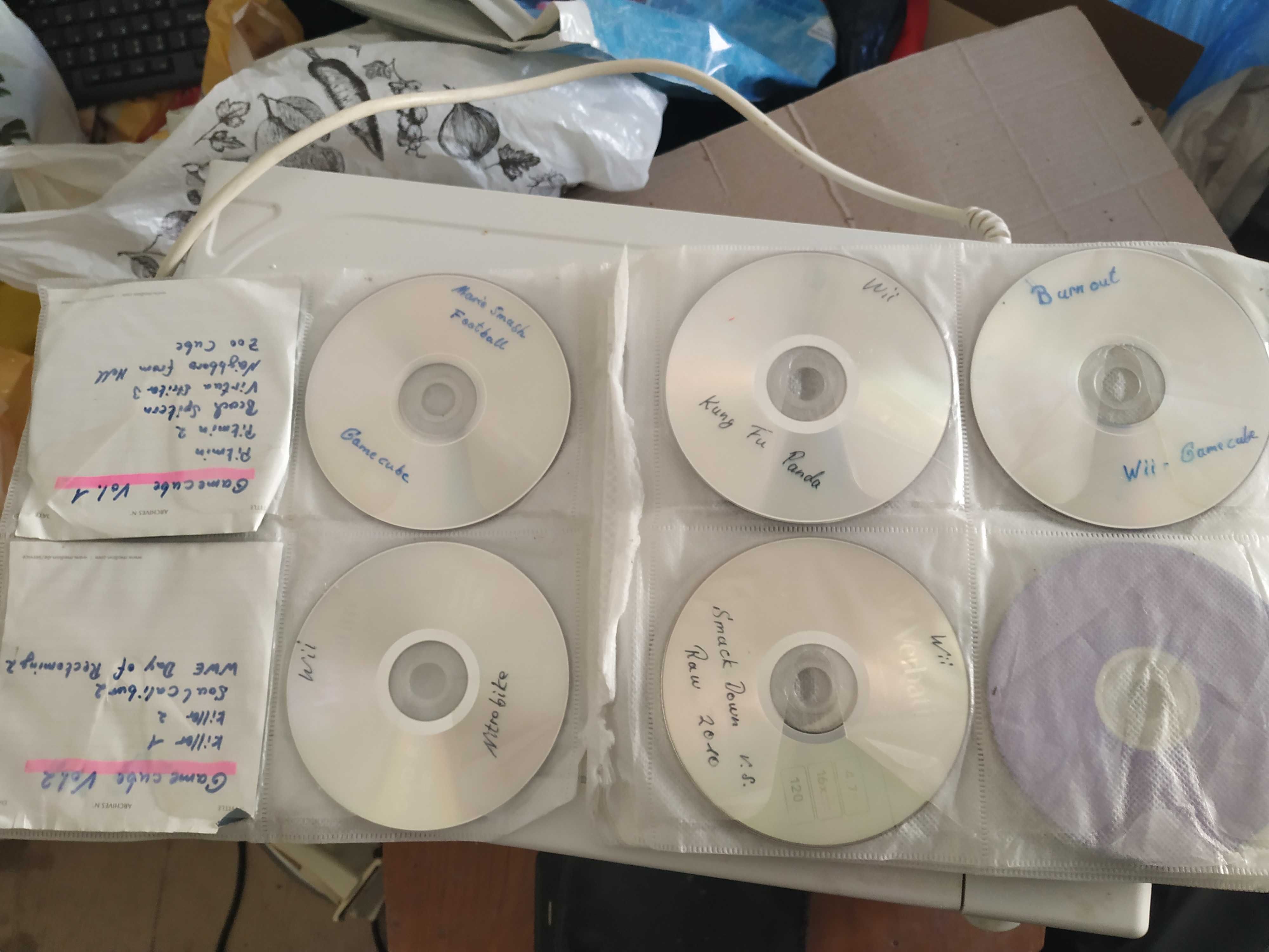 Lot de aprox.65 CD/DVD-uri cu jocuri pentru consola Nintendo Wii
