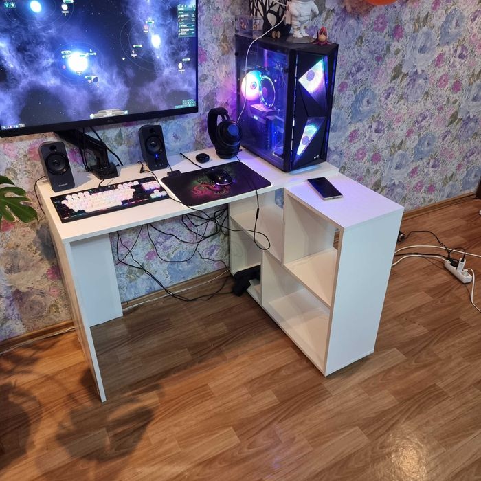 Стол компьютерный белый