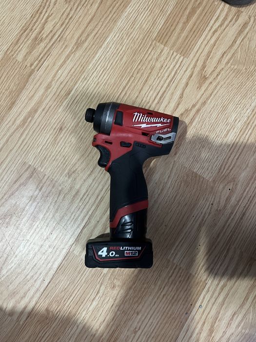 Vand filetanta cu impact milwaukee m12 fid