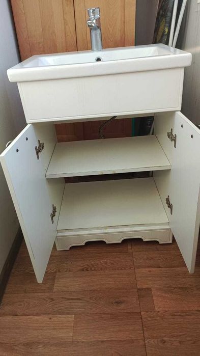 Тумбочка с раковиной