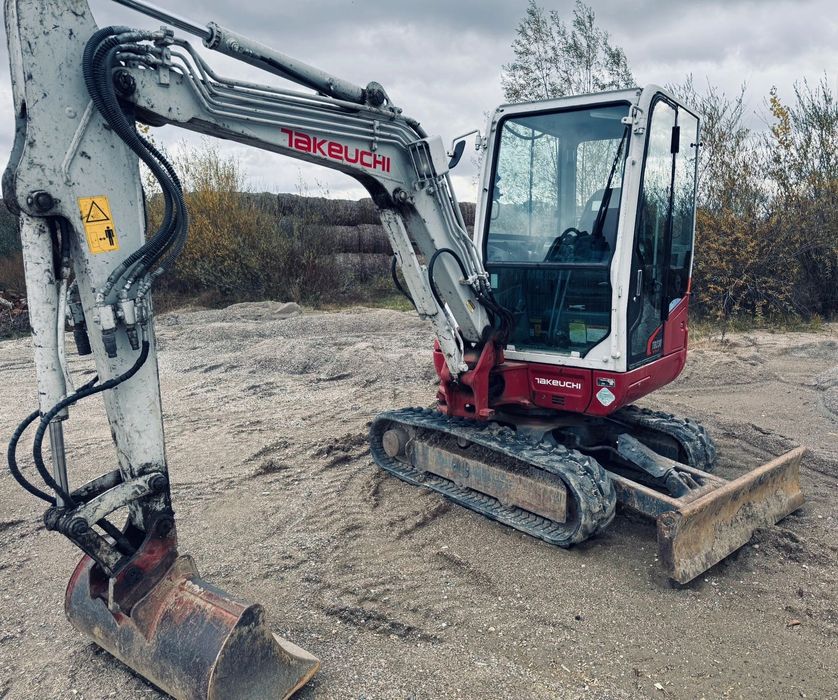 Vând miniexcavator Takeuchi 230