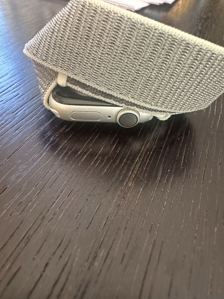 Apple Watch 4 40 mm с 4 каишки