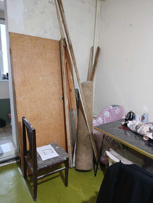 Рамы от двери и дверь