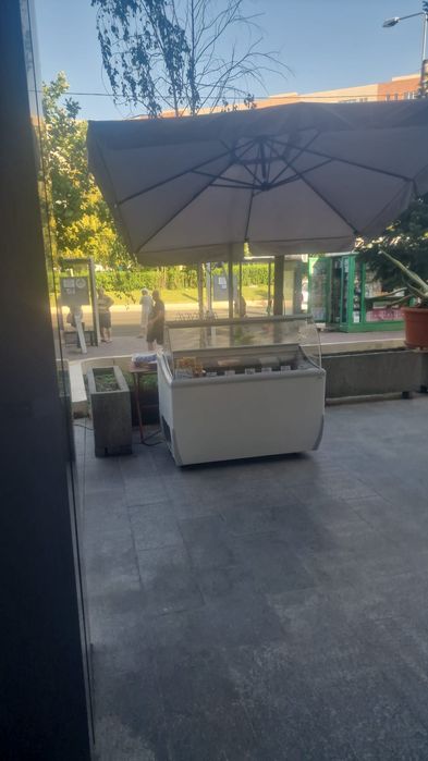 Vitrină suport pentru înghețată,puțin folosită,in stare impecabilă!!