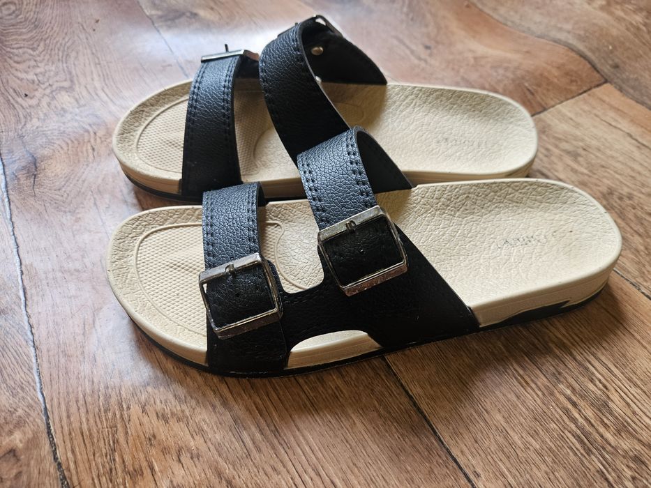 Продам шлепанцы.