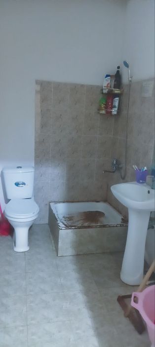 Loyish shaxarchasi Zarafshon ko'chasida 2 sotixli 3 xonali uy sotiladi