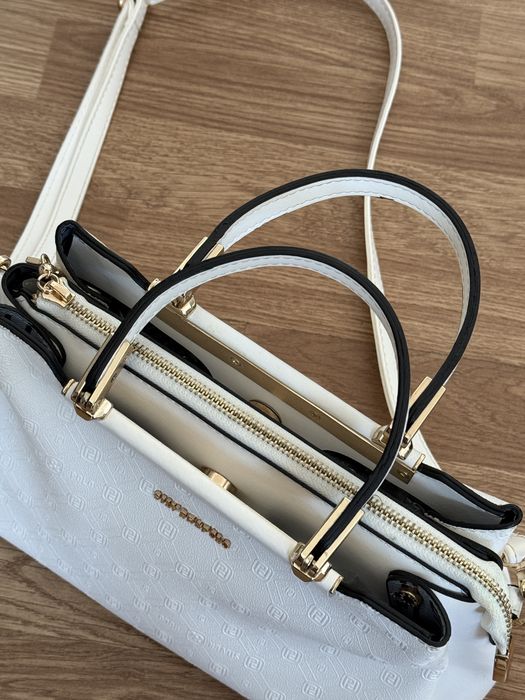 Бяла дамска чанта и кафява дамска чанта с дълга дръжка