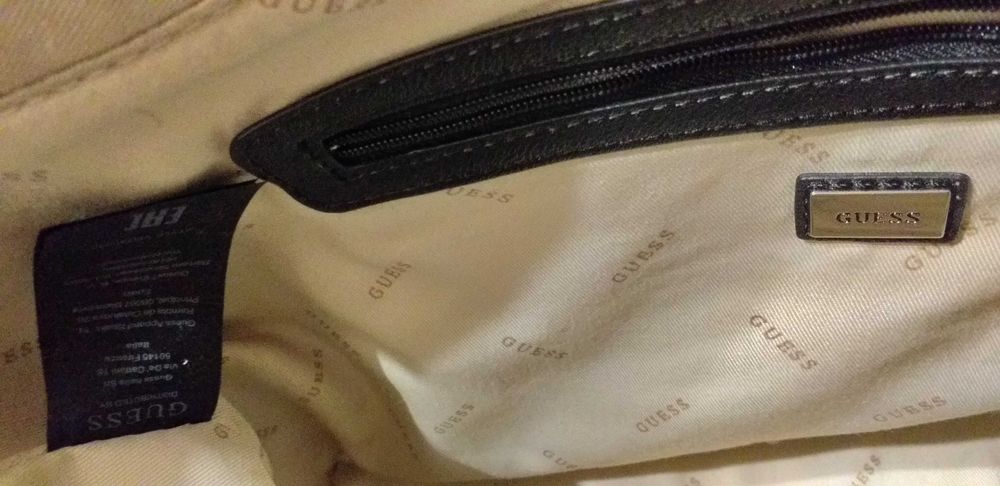 Geanta Guess cu bareta si logo metalic