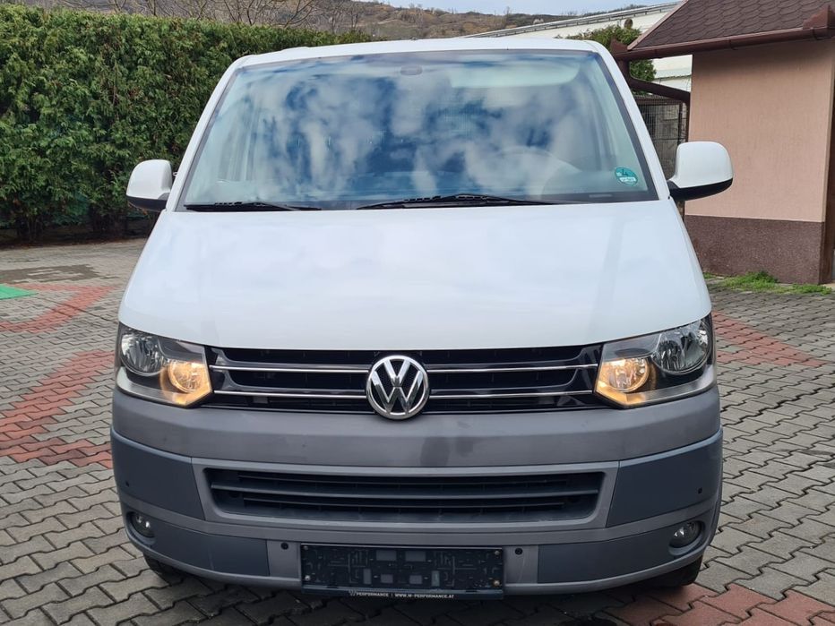 Volkswagen VW Caravelle, 4x4, 9 locuri, model LUNG