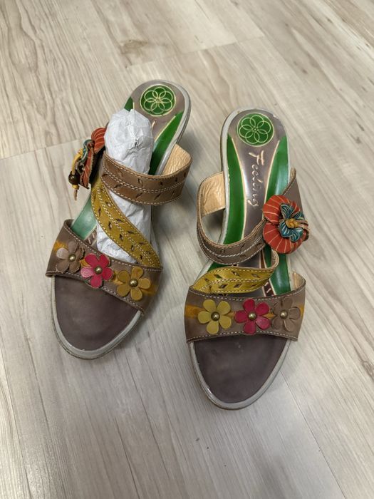 Saboți eleganți din piele naturală